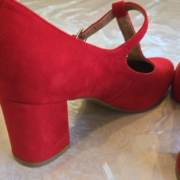 Dream Pairs Vibrant Red T-Strap Flats - Picture 9 of 11